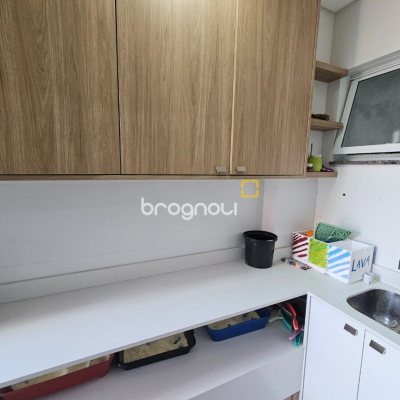 Casa com 120m², 3 quartos (sendo 2 suítes), 2 garagens, no bairro Areias em São José