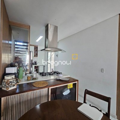 Casa com 120m², 3 quartos (sendo 2 suítes), 2 garagens, no bairro Areias em São José