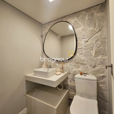 Casa com 120m², 3 quartos (sendo 2 suítes), 2 garagens, no bairro Areias em São José