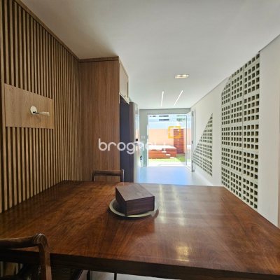 Casa com 120m², 3 quartos (sendo 2 suítes), 2 garagens, no bairro Areias em São José