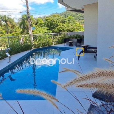 Apartamento com 76m², 2 quartos (sendo 2 suítes), 2 garagens, no bairro Ingleses em Florianópolis