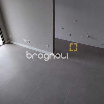 Apartamento com 76m², 2 quartos (sendo 2 suítes), 2 garagens, no bairro Ingleses em Florianópolis