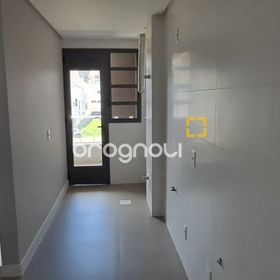 Apartamento com 76m², 2 quartos (sendo 2 suítes), 2 garagens, no bairro Ingleses em Florianópolis