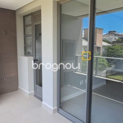 Apartamento com 76m², 2 quartos (sendo 2 suítes), 2 garagens, no bairro Ingleses em Florianópolis