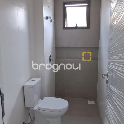 Apartamento com 76m², 2 quartos (sendo 2 suítes), 2 garagens, no bairro Ingleses em Florianópolis