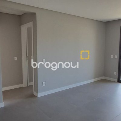 Apartamento com 76m², 2 quartos (sendo 2 suítes), 2 garagens, no bairro Ingleses em Florianópolis