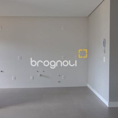 Apartamento com 76m², 2 quartos (sendo 2 suítes), 2 garagens, no bairro Ingleses em Florianópolis