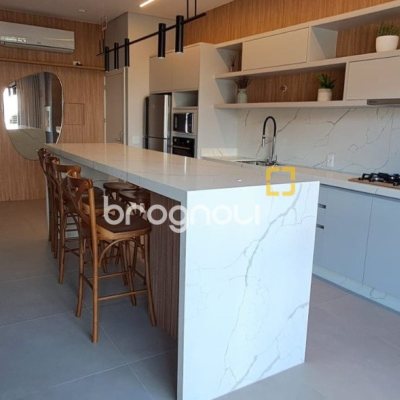 Apartamento com 76m², 2 quartos (sendo 2 suítes), 2 garagens, no bairro Ingleses em Florianópolis