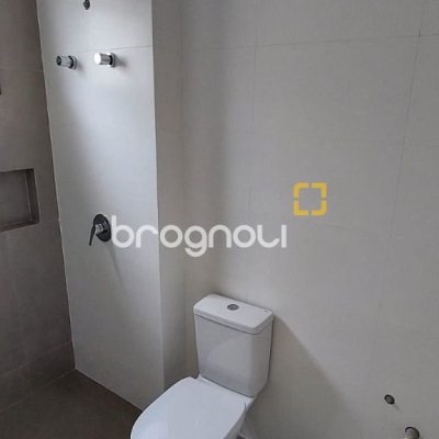 Apartamento com 76m², 2 quartos (sendo 2 suítes), 2 garagens, no bairro Ingleses em Florianópolis