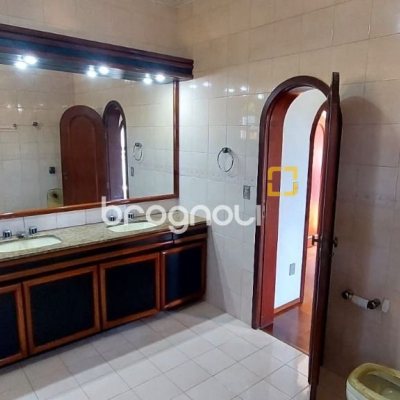 Casa com 300m², 4 garagens, no bairro Jardim Atlântico em Florianópolis
