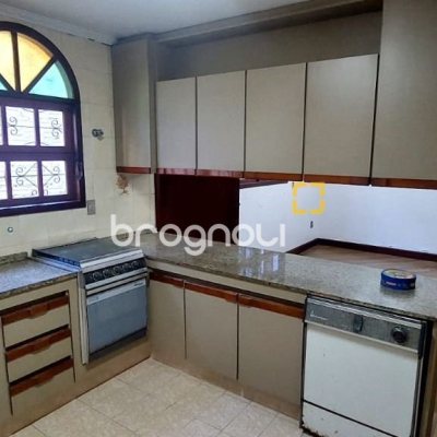 Casa com 300m², 4 garagens, no bairro Jardim Atlântico em Florianópolis
