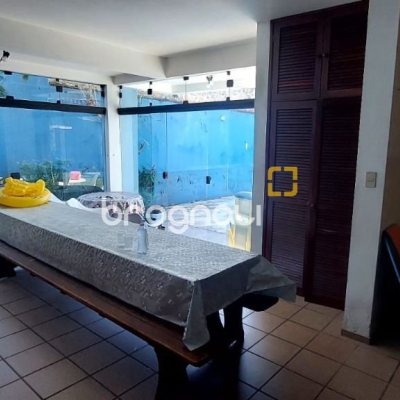 Casa com 300m², 4 garagens, no bairro Jardim Atlântico em Florianópolis