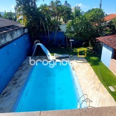 Casa com 300m², 4 garagens, no bairro Jardim Atlântico em Florianópolis