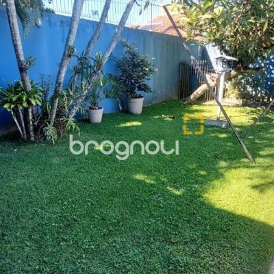 Casa com 300m², 4 garagens, no bairro Jardim Atlântico em Florianópolis