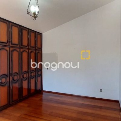 Casa com 300m², 4 garagens, no bairro Jardim Atlântico em Florianópolis