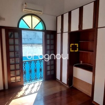 Casa com 300m², 4 garagens, no bairro Jardim Atlântico em Florianópolis