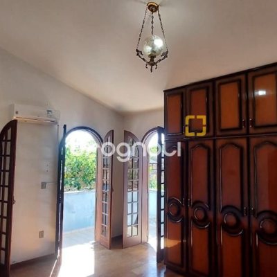 Casa com 300m², 4 garagens, no bairro Jardim Atlântico em Florianópolis