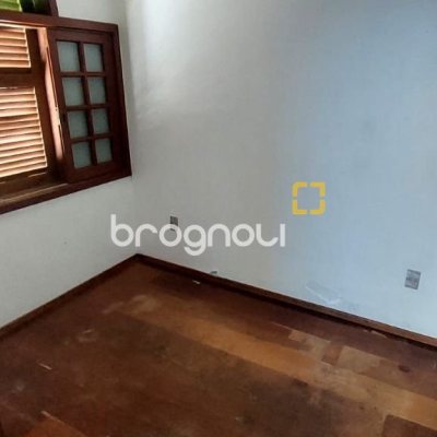 Casa com 300m², 4 garagens, no bairro Jardim Atlântico em Florianópolis