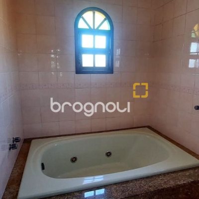 Casa com 300m², 4 garagens, no bairro Jardim Atlântico em Florianópolis