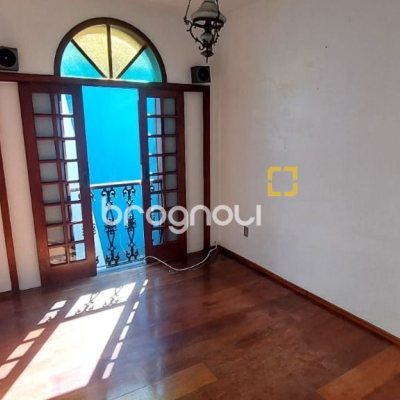 Casa com 300m², 4 garagens, no bairro Jardim Atlântico em Florianópolis