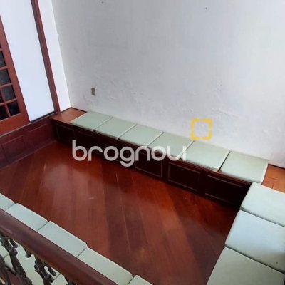 Casa com 300m², 4 garagens, no bairro Jardim Atlântico em Florianópolis