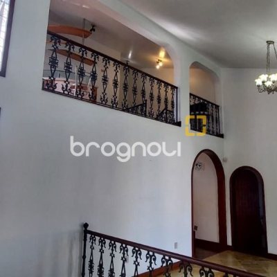 Casa com 300m², 4 garagens, no bairro Jardim Atlântico em Florianópolis