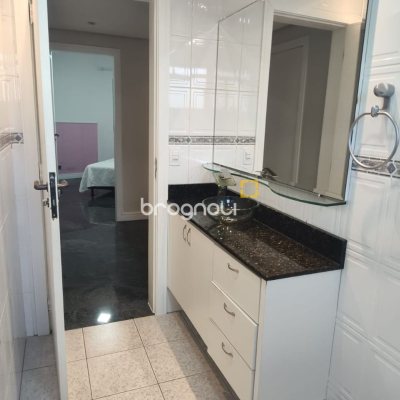 Cobertura com 396m², 3 quartos (sendo 1 suíte), 2 garagens, no bairro Bom Abrigo em Florianópolis