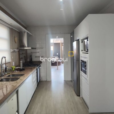 Cobertura com 396m², 3 quartos (sendo 1 suíte), 2 garagens, no bairro Bom Abrigo em Florianópolis