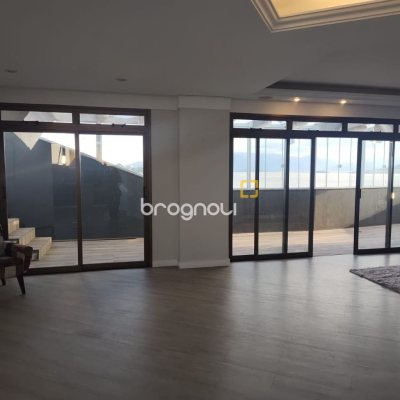 Cobertura com 396m², 3 quartos (sendo 1 suíte), 2 garagens, no bairro Bom Abrigo em Florianópolis