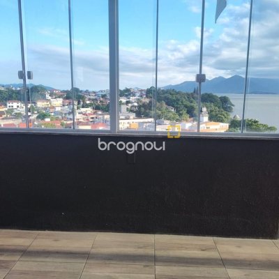 Cobertura com 396m², 3 quartos (sendo 1 suíte), 2 garagens, no bairro Bom Abrigo em Florianópolis