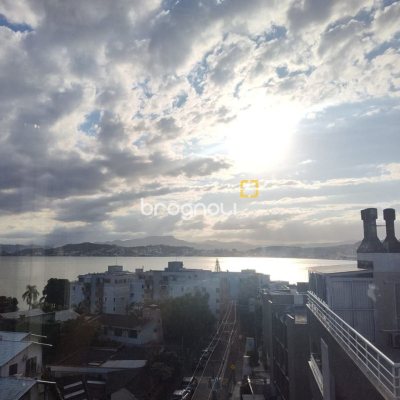 Cobertura com 396m², 3 quartos (sendo 1 suíte), 2 garagens, no bairro Bom Abrigo em Florianópolis