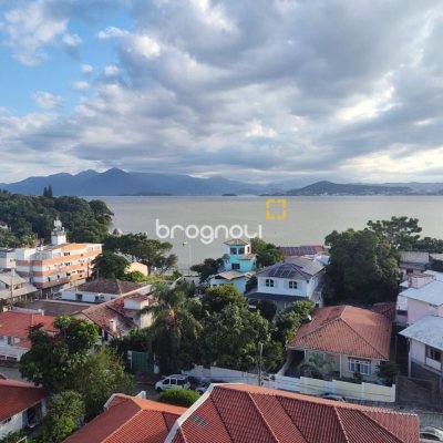 Cobertura com 396m², 3 quartos (sendo 1 suíte), 2 garagens, no bairro Bom Abrigo em Florianópolis