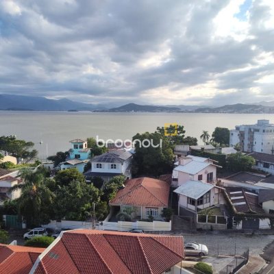 Cobertura com 396m², 3 quartos (sendo 1 suíte), 2 garagens, no bairro Bom Abrigo em Florianópolis