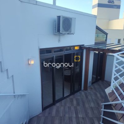 Cobertura com 396m², 3 quartos (sendo 1 suíte), 2 garagens, no bairro Bom Abrigo em Florianópolis