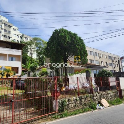 Terreno com 800m², no bairro Agronômica em Florianópolis