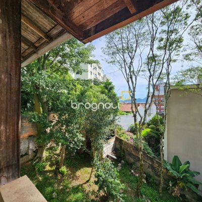Terreno com 800m², no bairro Agronômica em Florianópolis
