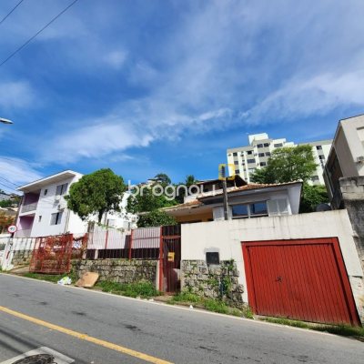 Terreno com 800m², no bairro Agronômica em Florianópolis