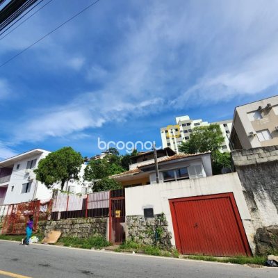 Terreno com 800m², no bairro Agronômica em Florianópolis