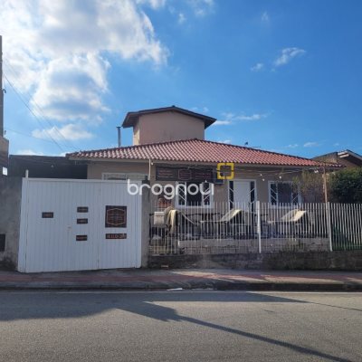Casa com 160m², 3 quartos, 1 garagem, no bairro Serraria em São José