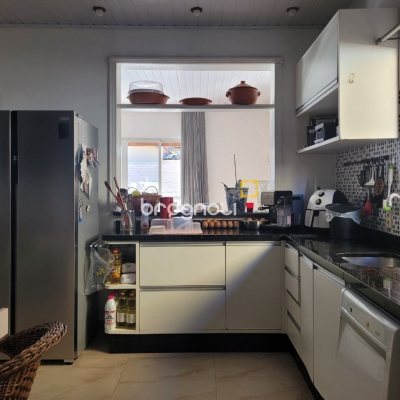 Casa com 160m², 3 quartos, 1 garagem, no bairro Serraria em São José