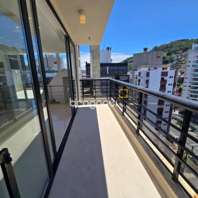 Cobertura com 237m², 3 quartos (sendo 2 suítes), 3 garagens, no bairro Centro em Florianópolis