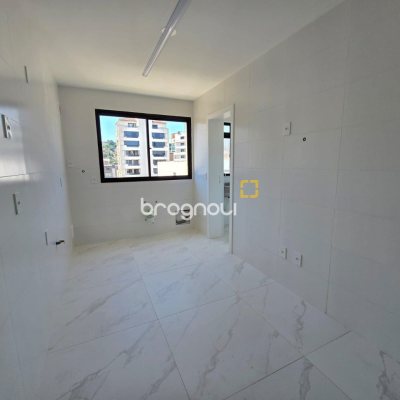 Cobertura com 237m², 3 quartos (sendo 2 suítes), 3 garagens, no bairro Centro em Florianópolis
