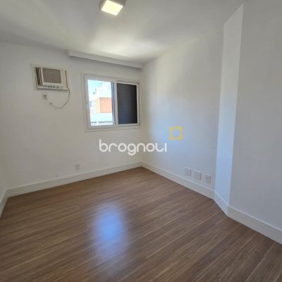 Cobertura com 237m², 3 quartos (sendo 2 suítes), 3 garagens, no bairro Centro em Florianópolis