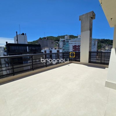 Cobertura com 237m², 3 quartos (sendo 2 suítes), 3 garagens, no bairro Centro em Florianópolis