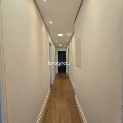 Cobertura com 237m², 3 quartos (sendo 2 suítes), 3 garagens, no bairro Centro em Florianópolis