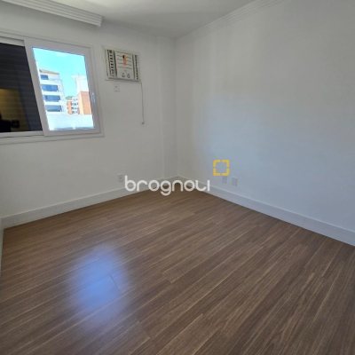 Cobertura com 237m², 3 quartos (sendo 2 suítes), 3 garagens, no bairro Centro em Florianópolis