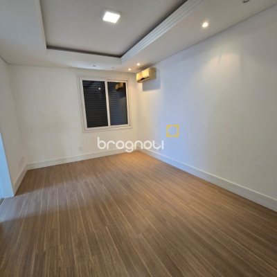 Cobertura com 237m², 3 quartos (sendo 2 suítes), 3 garagens, no bairro Centro em Florianópolis