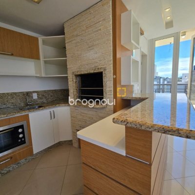 Cobertura com 237m², 3 quartos (sendo 2 suítes), 3 garagens, no bairro Centro em Florianópolis