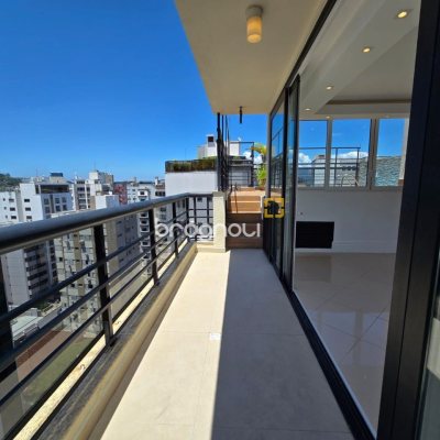Cobertura com 237m², 3 quartos (sendo 2 suítes), 3 garagens, no bairro Centro em Florianópolis