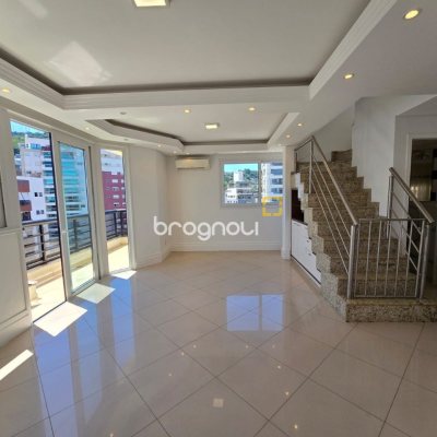 Cobertura com 237m², 3 quartos (sendo 2 suítes), 3 garagens, no bairro Centro em Florianópolis